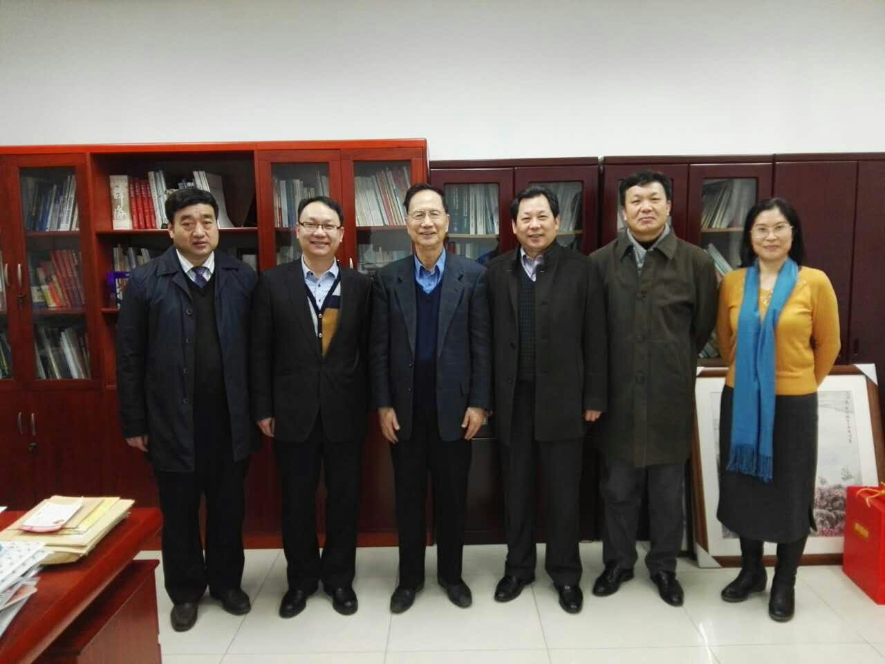 孔校长和张院士等合影照片